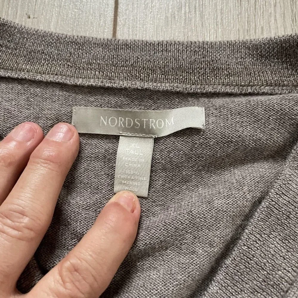 Nordstrom Men's V Neck Pullover Merino Wool Sweater Knit Long Sleeves Gray XL
